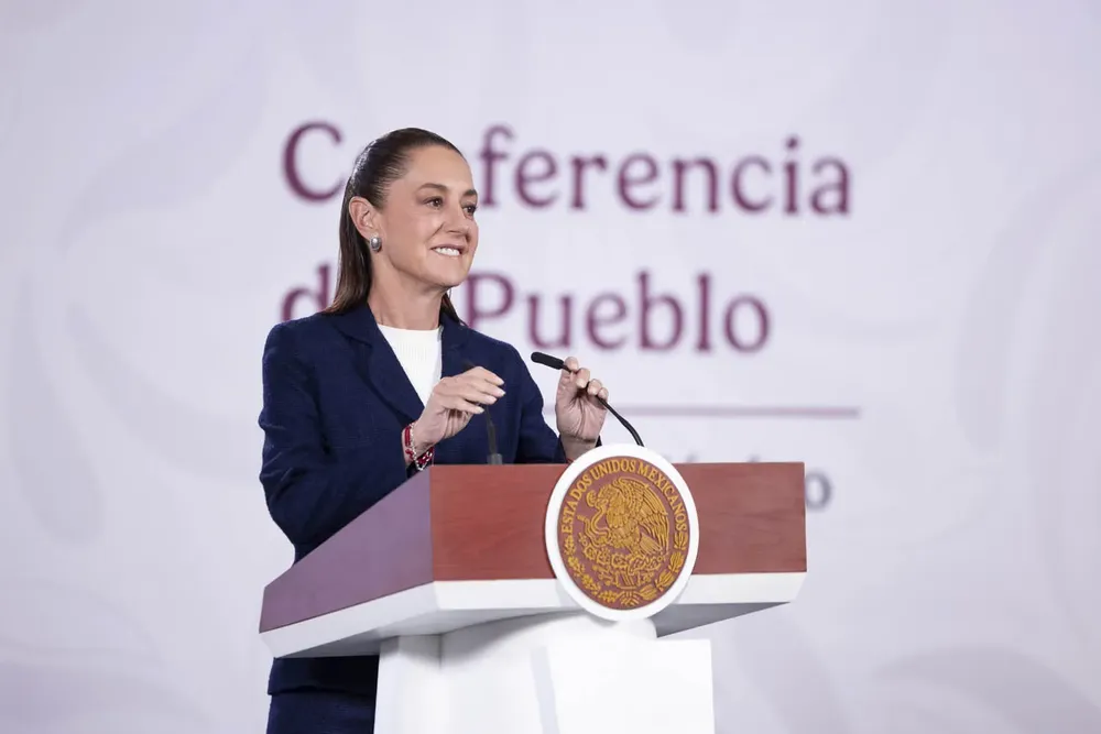 2025-12-15-Conferencia-de-prensa-matutina-Palacio-Nacional-02-GM