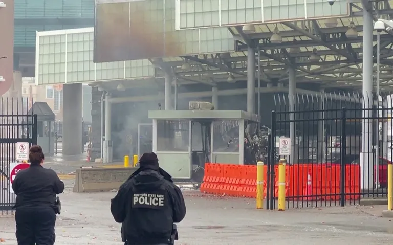 Explosion de auto en Puente Arcoiris_frontera Canada y EU_1