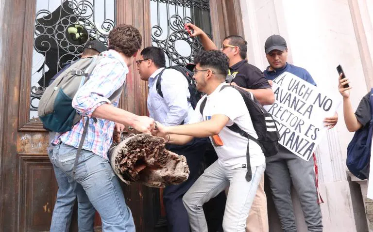 tronco irrumpen estudiantes en rectoría