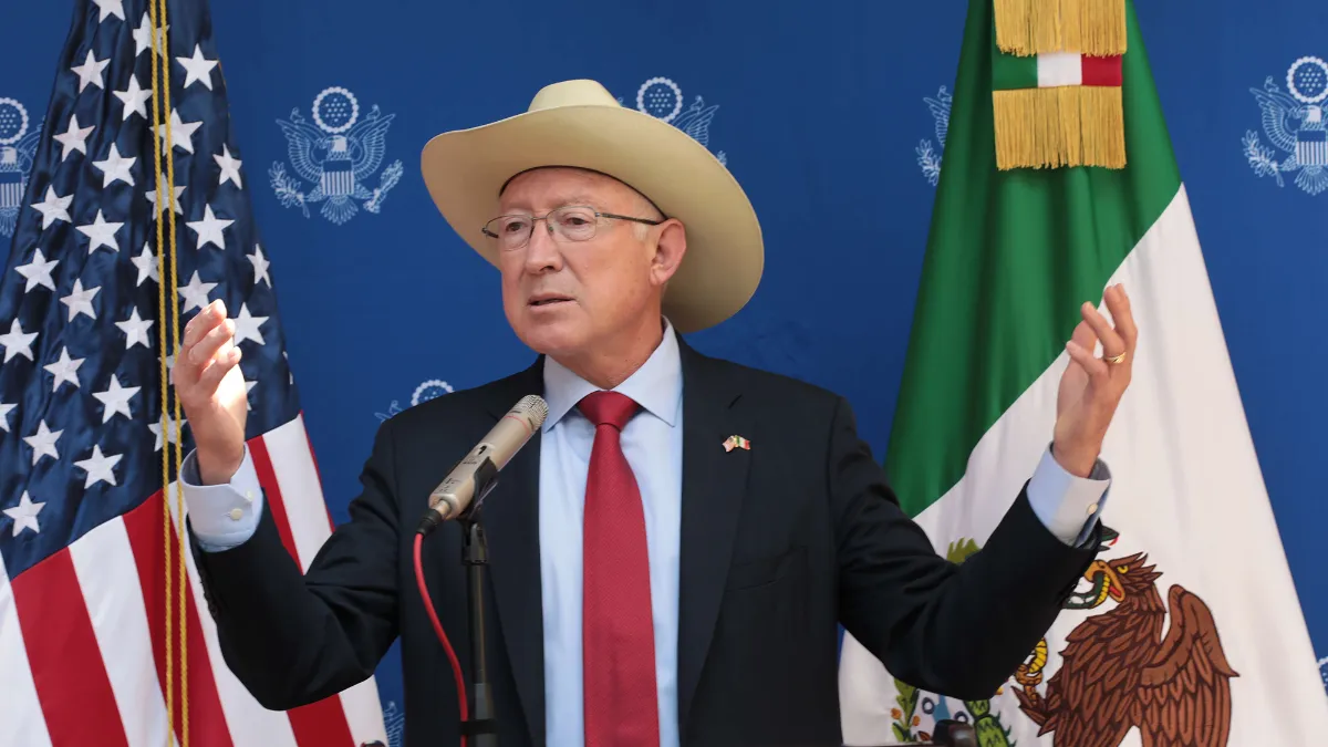 ken-salazar-embajador-eu-en-mexico-ee-rosario-servin-2.png_554688468