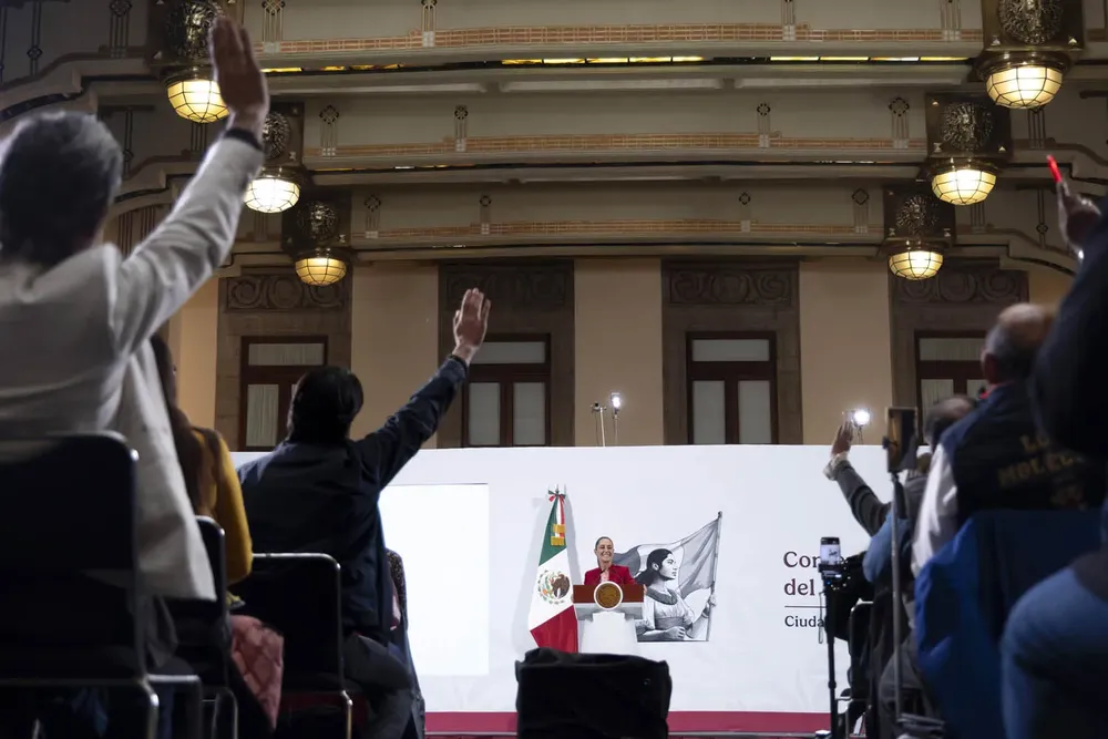 2025-10-27-Conferencia-de-prensa-matutina-Palacio-Nacional-17-JCB