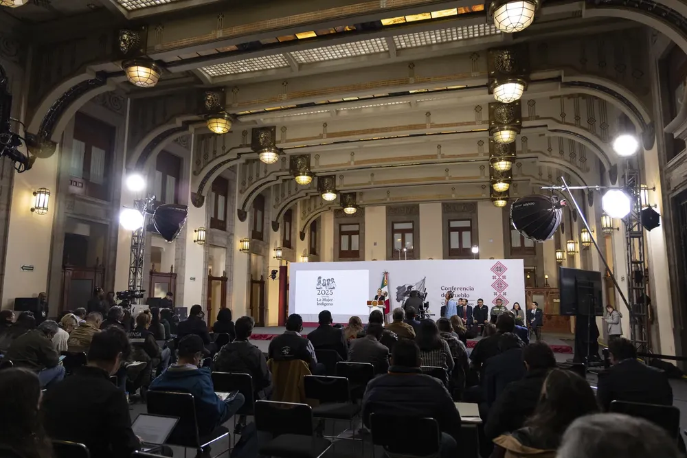 2025-12-04-Conferencia-de-prensa-matutina-Palacio-Nacional-08-JCB