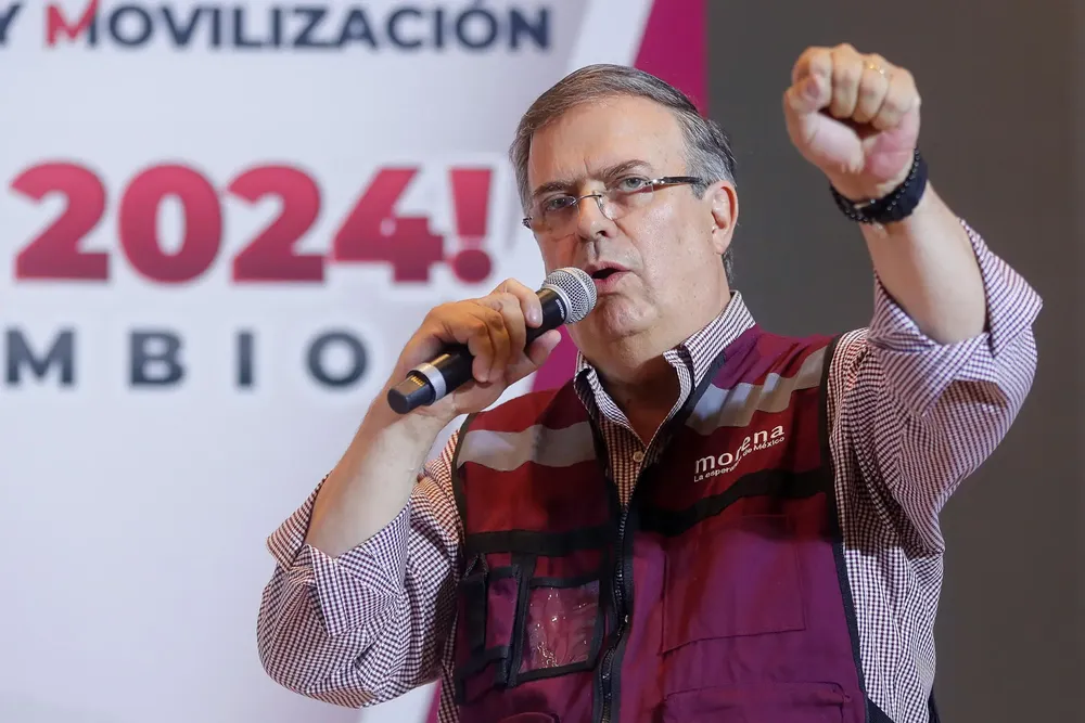 ebrard-al-registrarse-como-aspirante-a-la-candidatura-presidencial-por-morena
