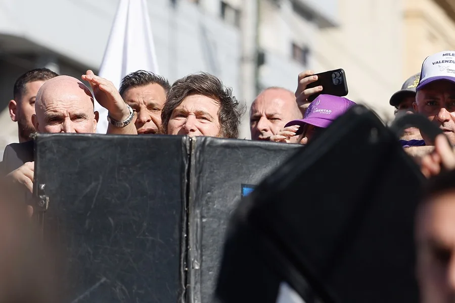 Argentina-evacuacion-Milei-1