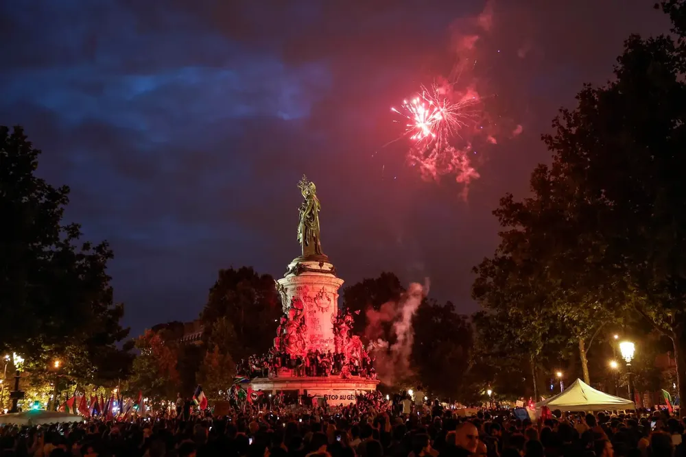 plaza-de-la-republica-paris-francia-izquierda