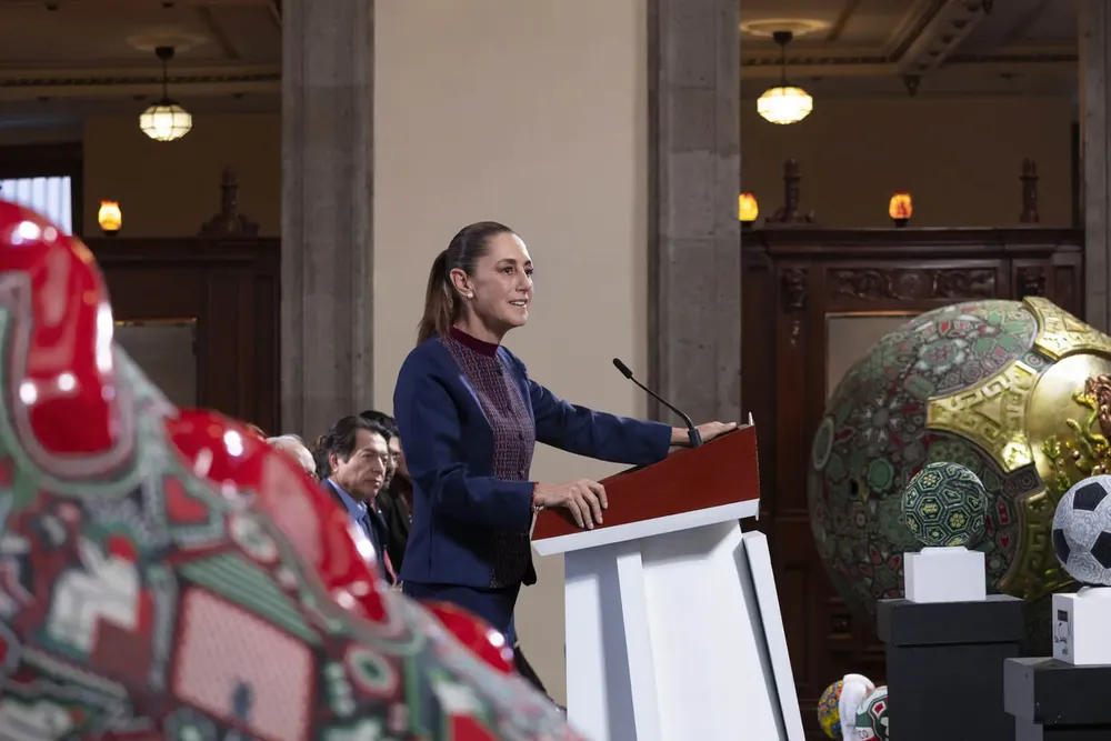 2025-11-18-Conferencia-de-prensa-matutina-Palacio-Nacional-28-JCB