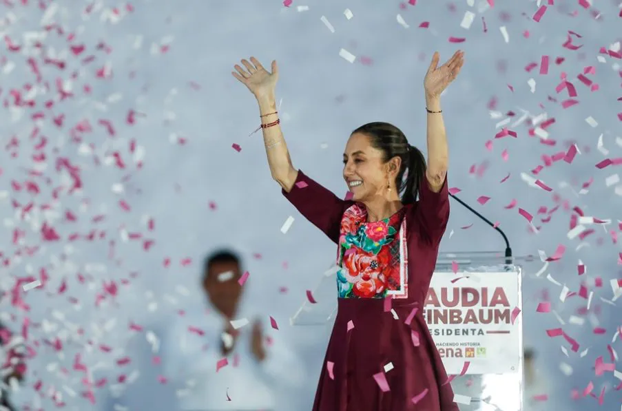 fotos-Zocalo-campana-sheinbaum-basura