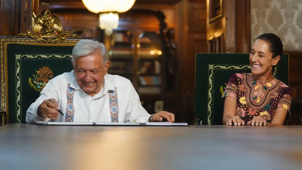 2024-09-15-Presidente-AMLO-Firma-del-decreto-para-la-publicación-de-la-reforma-al-Poder-Judicial-Palacio-Nacional-Foto-01