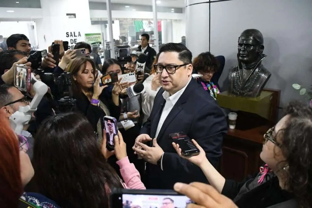 Alfredo-Chavez-entrevista-medios-1068x712
