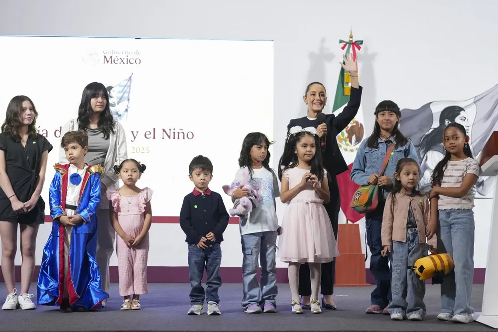 2025-04-30_Conferencia_de_prensa_matutina_-_Palacio_Nacional_14_HC