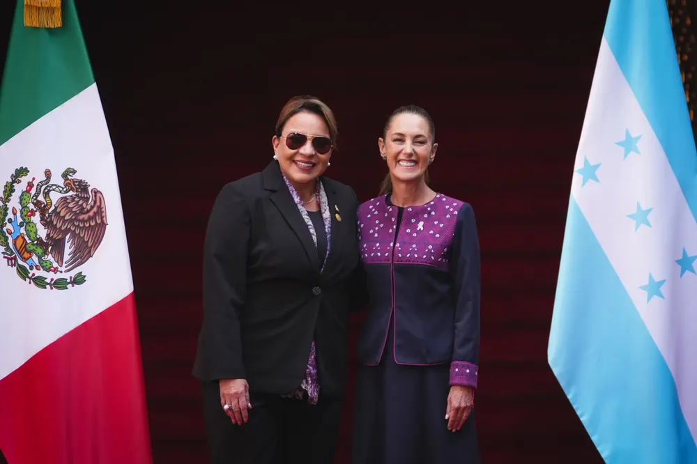 2025-11-25-Encuentro-Mexico-Honduras-en-Palacio-Nacional-03
