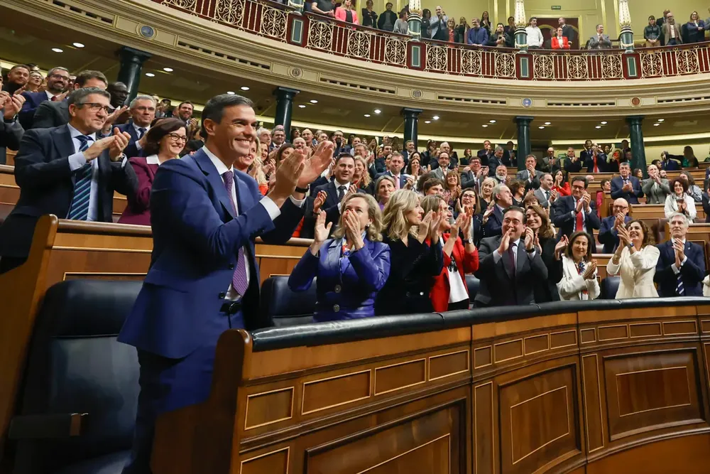 pedro-sanchez-celebra-reeleccion-como-presidente-del-gobierno-de-espana