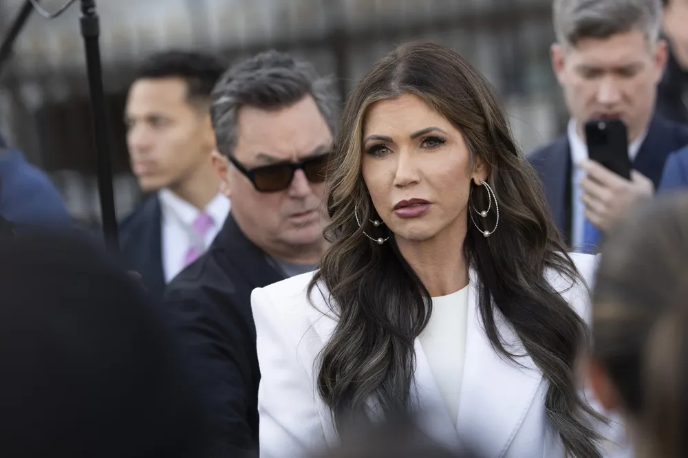 Que-Kristi-Noem-sea-Secretaria-de-Seguridad-Nacional-marca-un-hito-en-la-historia-de-EEUU-scaled