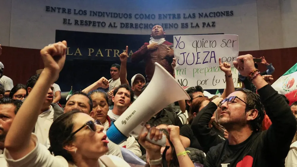 reforma-judicial-irrumpen-toman-tribuna-protestas-1