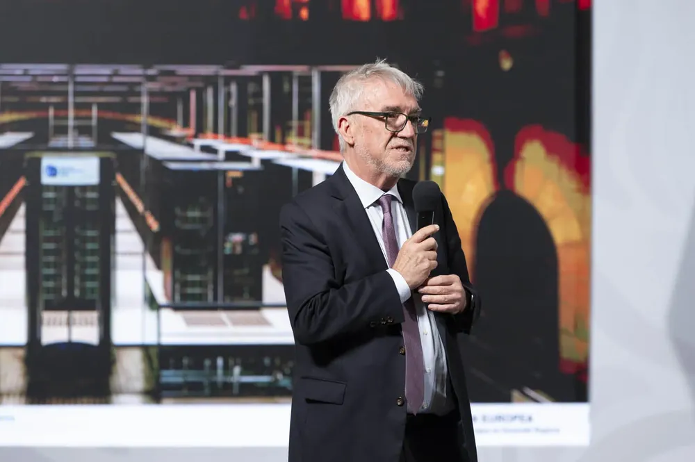 2025-11-19-Conferencia-de-prensa-matutina-Palacio-Nacional-09-SLE