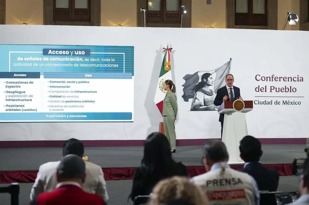 2025-05-14_Conferencia_de_prensa_matutina_-_Palacio_Nacional_09_SLE